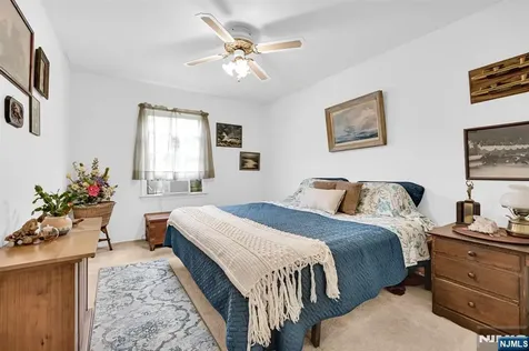 92 Lakeview Terrace Oakland NJ 07436