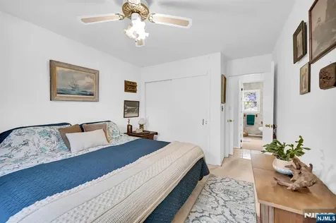 92 Lakeview Terrace Oakland NJ 07436