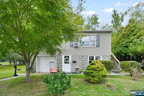 92 Lakeview Terrace Oakland NJ 07436
