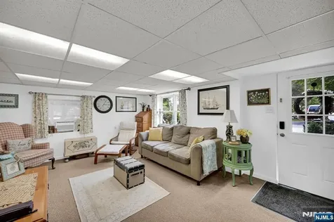 92 Lakeview Terrace Oakland NJ 07436