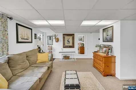 92 Lakeview Terrace Oakland NJ 07436
