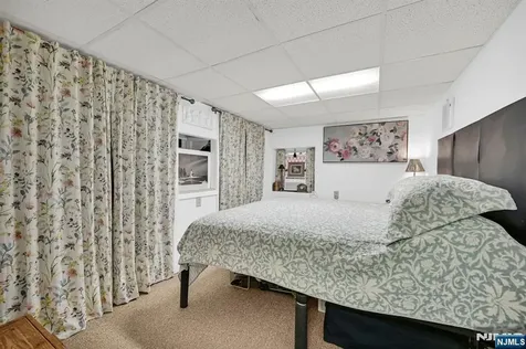 92 Lakeview Terrace Oakland NJ 07436