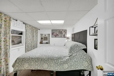 92 Lakeview Terrace Oakland NJ 07436