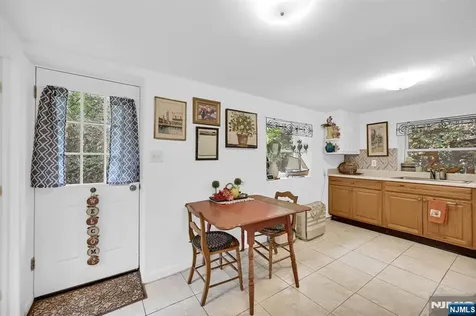 92 Lakeview Terrace Oakland NJ 07436