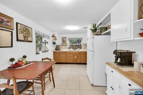 92 Lakeview Terrace Oakland NJ 07436