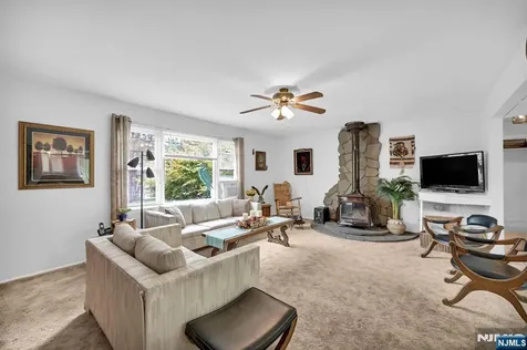 92 Lakeview Terrace Oakland NJ 07436