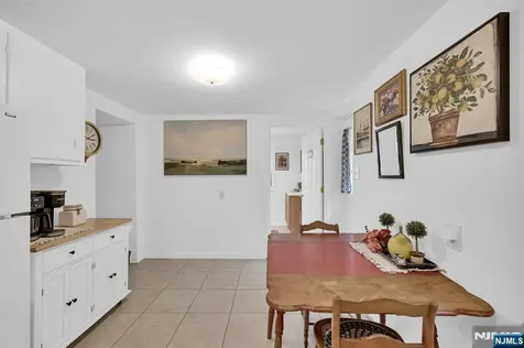 92 Lakeview Terrace Oakland NJ 07436