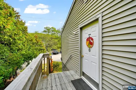 92 Lakeview Terrace Oakland NJ 07436