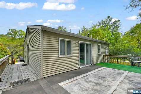 92 Lakeview Terrace Oakland NJ 07436