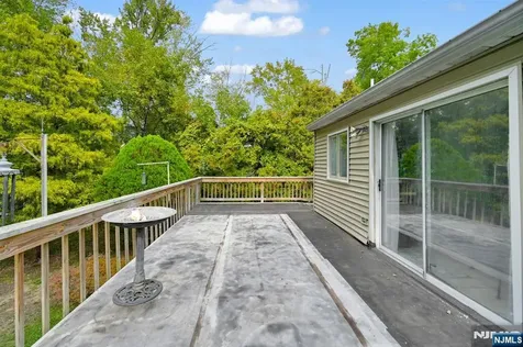 92 Lakeview Terrace Oakland NJ 07436