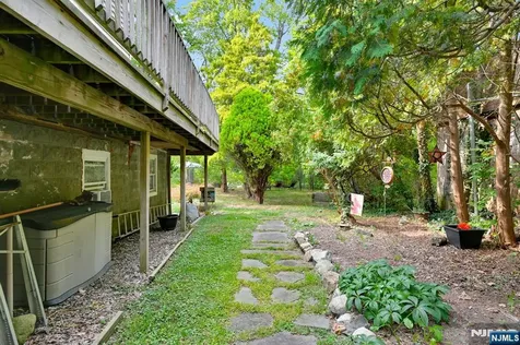 92 Lakeview Terrace Oakland NJ 07436