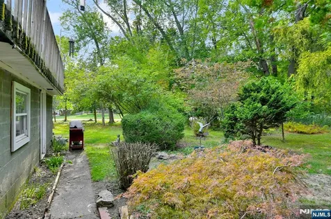 92 Lakeview Terrace Oakland NJ 07436