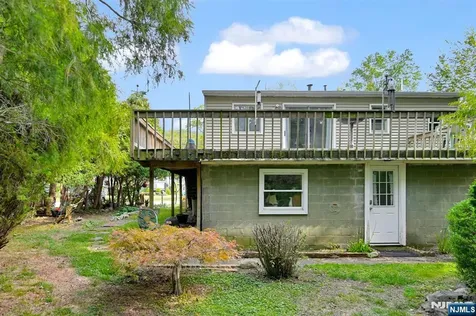 92 Lakeview Terrace Oakland NJ 07436