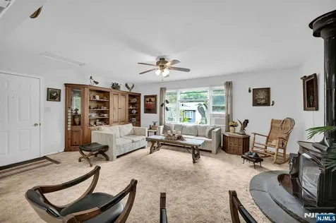 92 Lakeview Terrace Oakland NJ 07436