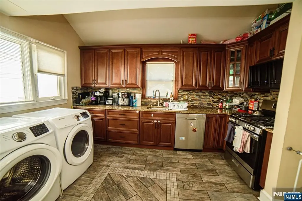 154 Carpenter Street Belleville NJ 07109