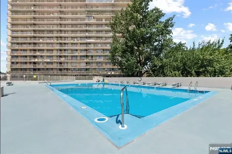 6040 Jfk Boulevard E West New York NJ 07093