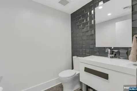 1238 River Road Edgewater NJ 07020