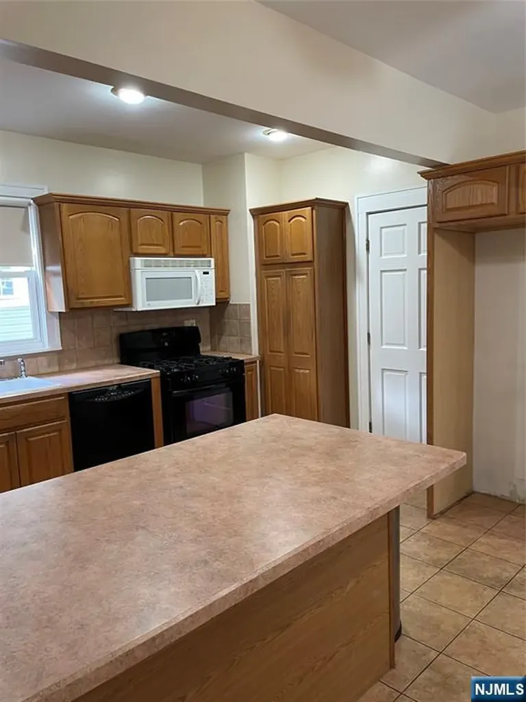 71 Gillespie Road Bloomfield NJ 07003