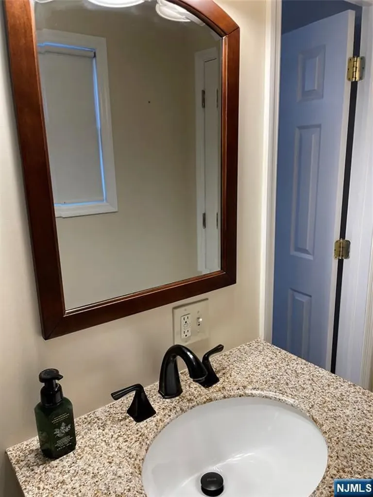 71 Gillespie Road Bloomfield NJ 07003