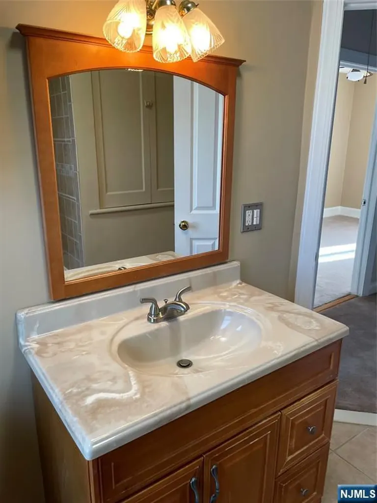 71 Gillespie Road Bloomfield NJ 07003