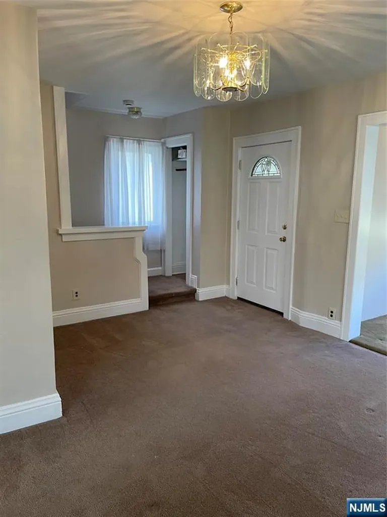 71 Gillespie Road Bloomfield NJ 07003