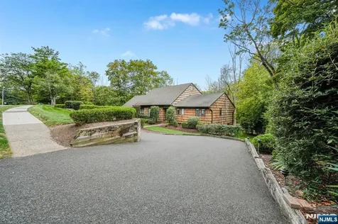 63 Passaic Valley Road Montville Township NJ 07045