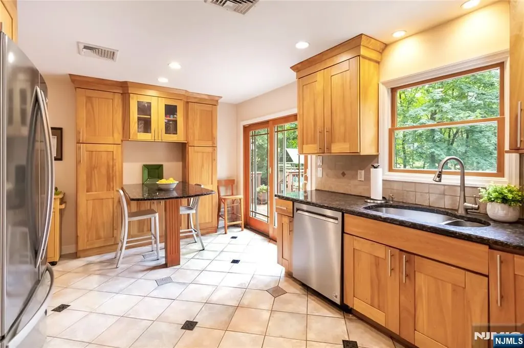 45 W Orchard Street Allendale NJ 07401