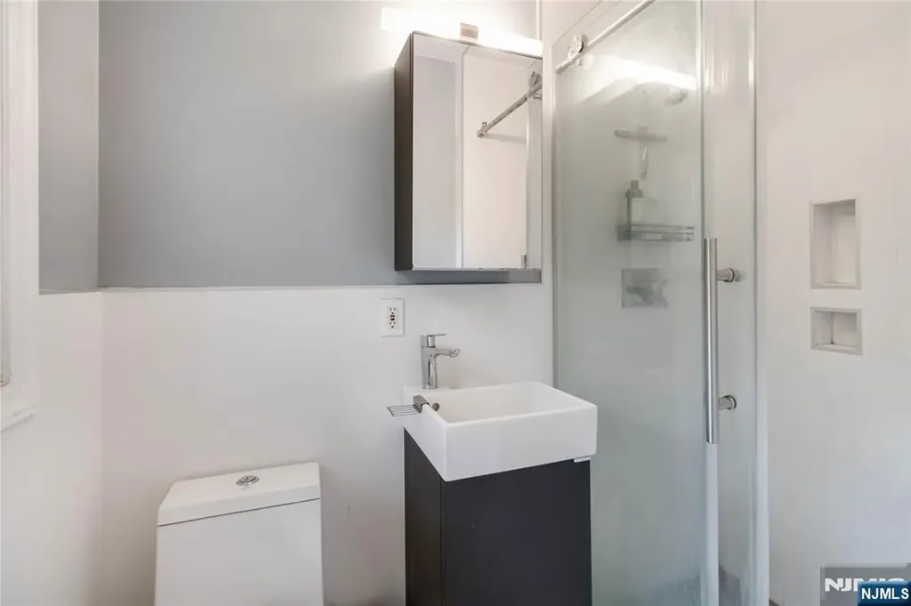 45 W Orchard Street Allendale NJ 07401