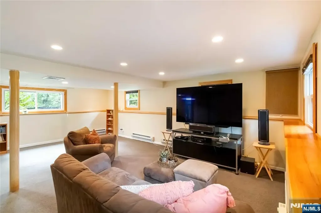 45 W Orchard Street Allendale NJ 07401