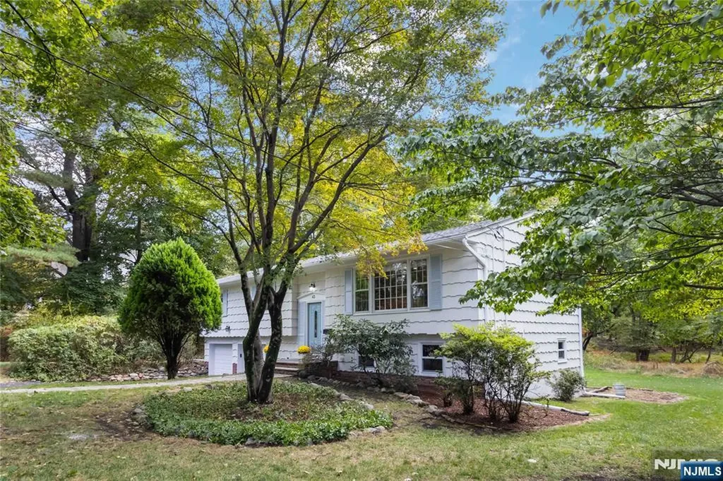 45 W Orchard Street Allendale NJ 07401