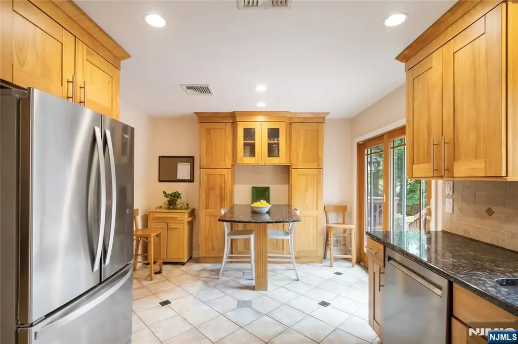 45 W Orchard Street Allendale NJ 07401