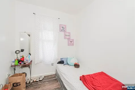 16 Alexander Street Newark NJ 07106