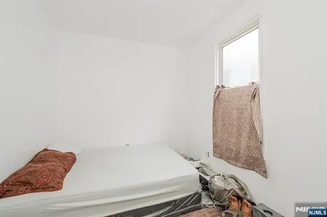 16 Alexander Street Newark NJ 07106