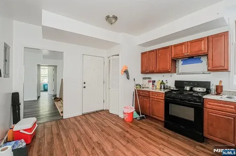 16 Alexander Street Newark NJ 07106