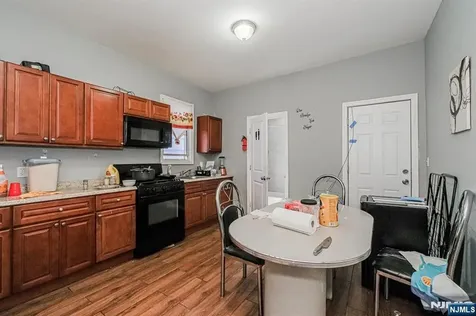 16 Alexander Street Newark NJ 07106