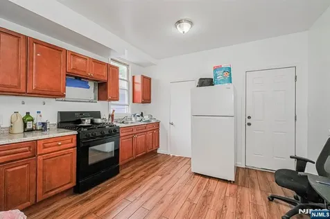 16 Alexander Street Newark NJ 07106