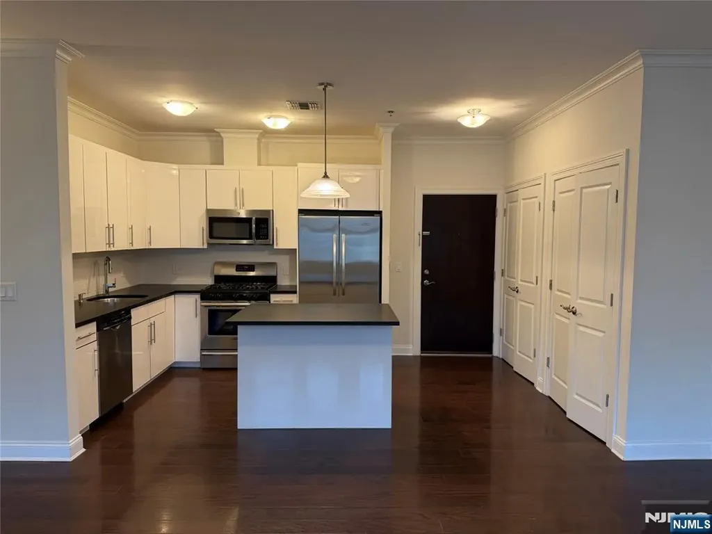 2001 Hudson Terrace Fort Lee NJ 07024