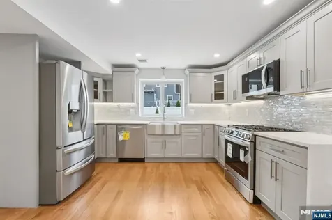 14 Redwood Street Bergenfield NJ 07621