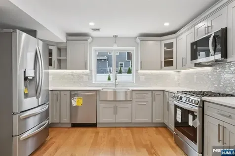 14 Redwood Street Bergenfield NJ 07621