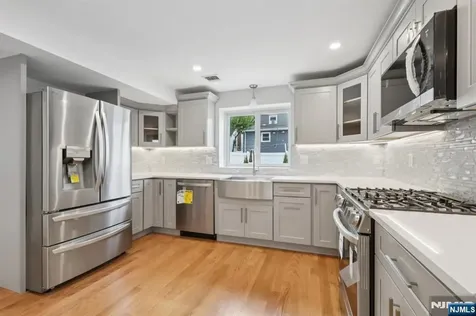 14 Redwood Street Bergenfield NJ 07621