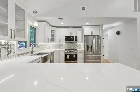 14 Redwood Street Bergenfield NJ 07621