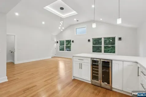 14 Redwood Street Bergenfield NJ 07621