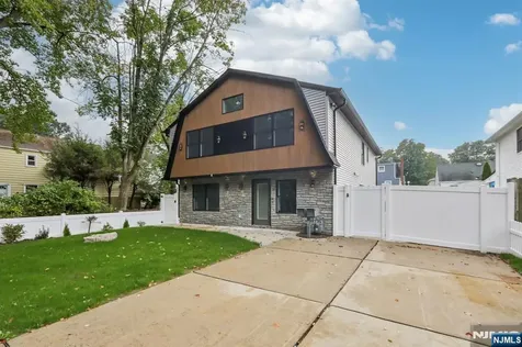 14 Redwood Street Bergenfield NJ 07621