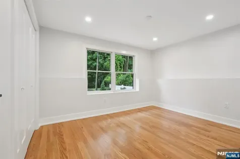 14 Redwood Street Bergenfield NJ 07621