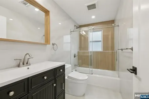 14 Redwood Street Bergenfield NJ 07621