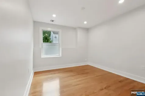 14 Redwood Street Bergenfield NJ 07621