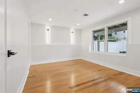 14 Redwood Street Bergenfield NJ 07621