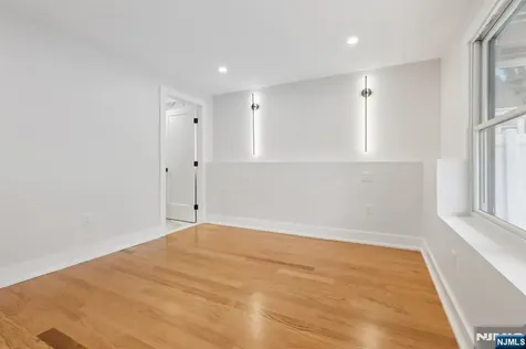 14 Redwood Street Bergenfield NJ 07621