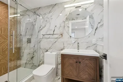 14 Redwood Street Bergenfield NJ 07621