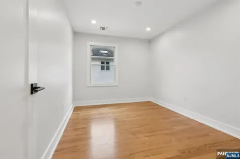 14 Redwood Street Bergenfield NJ 07621